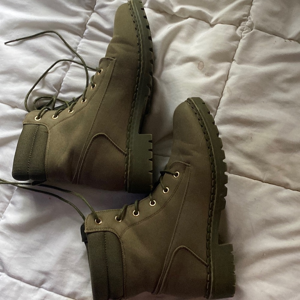green boots
